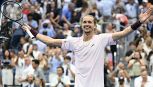 US Open, Zverev batte Shelton e il pubblico e sorpassa Sinner nella Race ATP: serata da incubo per Ben e Trinity Rodman