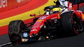Team Radio, battibecco tra Hamilton e Carlo Santi dopo l'incidente: 'Ferma la macchina', tensione Ferrari a Madrid