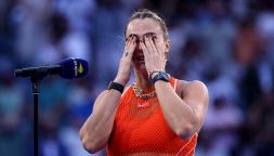 Rybakina pigliatutto: US Open e primato nel ranking. Sabalenka la prende malissimo: parolaccia e racchetta distrutta