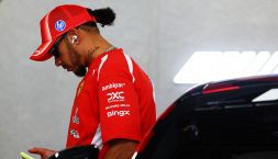 F1 Madrid, Hamilton spiega il problema con i freni: "Sono dispiaciuto per la Ferrari". Leclerc: "Speravamo nel miracolo"
