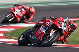SBK Cremona: Lecuona rinvia la festa di Bulega, lo spagnolo vince gara 1 davanti a Nicolò