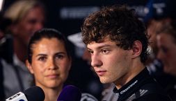 Antonelli: “Oggi è andato tutto storto”. Leclerc spinge la Ferrari a reagire, Norris furioso contro Colapinto