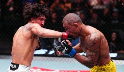 UFC, terrore alla Fight Night: Rosas Jr atterra Barcelos ma il brasiliano non si muove più. Arrivano però buone notizie