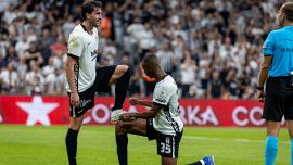 Besiktas, Vlahovic è già un idolo dopo la tripletta, la sfida a Lukaku e il retroscena su Italiano