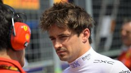 Monza, Leclerc sotto attacco: 'Atmosfera pessima' e Vasseur vota Hamilton. Quanto vale la F40 di Lewis restaurata
