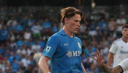 Napoli, cos’è l’aritmia benigna che ha fermato McTominay: i precedenti di Lichtsteiner e Khedira fanno sperare i tifosi