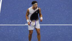 US Open: Shelton, quanta sofferenza con Hurkacz. La pioggia non salva Jodar dalla figuraccia, Medvedev torna travolgente