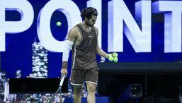 US Open: Alcaraz fa già più paura di Zverev, ma un dettaglio delude. La frustrazione di Carlos e il duro sfogo: “È uno schifo”