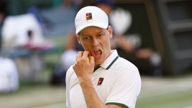 Sinner rompe il silenzio dopo il ritiro dallo US Open: “È difficile”. Bartoli all’attacco dell’ATP: “Senza Jannik di che parliamo”