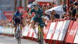 Alla Vuelta arriva l'ora di Van Aert: sua la 14esima tappa. Sivakov, malore e ritiro per il caldo: tensioni in gruppo