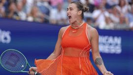 Sabalenka rischia ma batte Noskova: Aryna salva lo US Open, ma il numero 1 è in mano a Rybakina. Zheng nuova minaccia per l’Italia