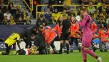 Borussia Dortmund, attimi di terrore per Karetsas: il greco trasportato in ospedale, le sue condizioni