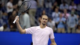 US Open, Zverev a una vittoria da Sinner nella Race: Sascha travolge Van De Zandschulp e sfida Khachanov. Bolelli-Vavassori ko