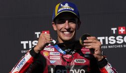 MotoGP Misano, Marquez: "Mi sono un po' addormentato ma Bezzecchi non ha vinto per la gomma". Il pilota Aprilia difende la sua scelta