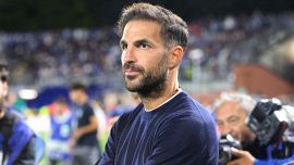 “Siete voi che non lo conoscete”, il siparietto di Fabregas su Kaiki: il Como vola. Kean nota stonata e il pericolo Premier