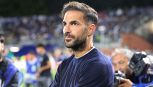 “Siete voi che non lo conoscete”, il siparietto di Fabregas su Kaiki: il Como vola. Kean nota stonata e il pericolo Premier