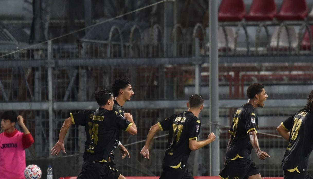 l-esultanza-dello-spezia-dopo-il-gol-di-bright-al-perugia