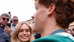 Jannik Sinner affronta un nuovo cambiamento nel suo team mentre l'arrivo di Laila Hasanovic scompagina Venezia