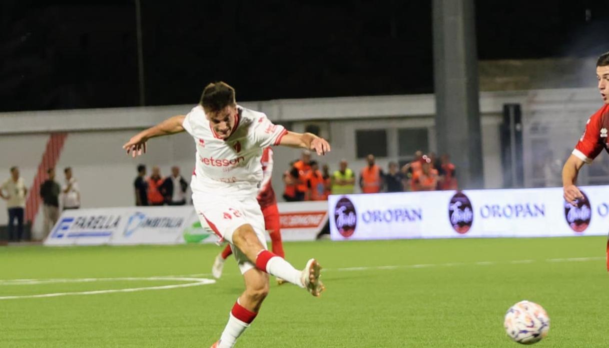 Maggiore calcia per il gol contro l'Altamura