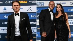 Gran Gala AIC, trionfo Inter ma Fabregas beffa Chivu. Lautaro e Dimarco divisi sul Barca, McTominay pensa al Real