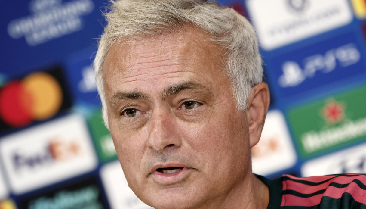 https://wips.plug.it/cips/sport.virgilio.it/cms/2026/09/mourinho.jpg