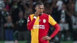 Galatasaray: scoppia il caso Leao ma è caos con l'arbitro che ignora due volte il Var su un rosso e un rigore