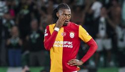 Galatasaray: scoppia il caso Leao ma è caos con l'arbitro che ignora due volte il Var su un rosso e un rigore