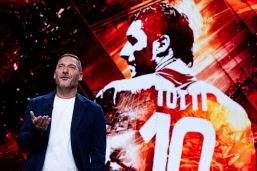 Roma, Totti e il retroscena della 10 "negata" a Dybala: ma i tifosi giallorossi si rivoltano contro il pupone