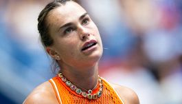 Aryna Sabalenka non può cedere alle provocazioni, se vuole denunciare una verità scomoda anche agli US 2026 e tenersi il numero 1