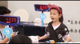 Cina, a 6 anni risolve il cubo di Rubik in poco più di 4 secondi