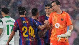 Barcellona forza 7, Raphinha tripletta da sogno ma che papera Szczesny: cosa ha combinato l’ex Juventus