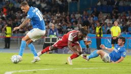Napoli-Arsenal, moviola: il gol annullato al 93’ e quel cartellino rimasto nel taschino, cosa è successo a Meret ed Alisson