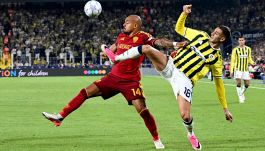 Fenerbahce-Roma, moviola: il Var interviene solo quando gli pare, un rigore negato e uno revocato