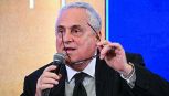 Lazio, la verità di Lotito su intimidazioni e minacce: “In giro con due pistole”. Poi l’ennesima frecciata ai tifosi