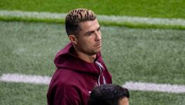 Cristiano Ronaldo, una notte da incubo: sbaglia un rigore e fallisce un gol da pochi metri. E le parole di Ten Hag sono una condanna
