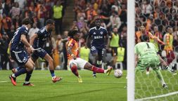 Leao ancora non si sblocca ma il Galatasaray la spunta con due gol dal 90’ al 96’ in 10 uomini