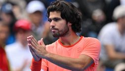 Sinner ko ma Alcaraz non sta tanto meglio, che rischio con Shapovalov a Tokyo: "Lontano da dove vorrei essere"