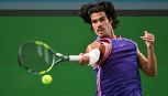 Alcaraz cambia look e fa ancora più paura, travolge Cerundolo a Shanghai e spaventa Sinner e Zverev
