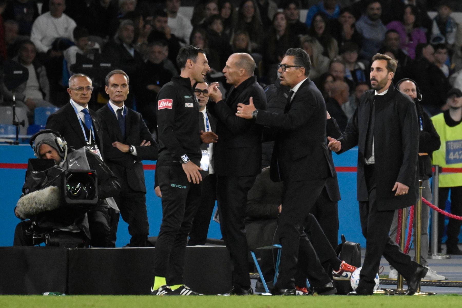 https://wips.plug.it/cips/sport.virgilio.it/cms/2026/10/allegri-3.jpg