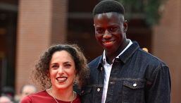 Il sorriso ritrovato di Federica Brignone sul red carpet con James