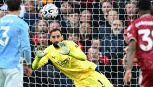Pioggia di fischi su Donnarumma ma Gigio para tutto: il City sbanca Liverpool, Maresca vola. Si rivede Chiesa