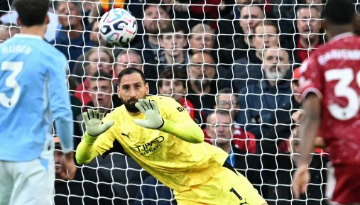 Pioggia di fischi su Donnarumma ma Gigio para tutto: il City sbanca Liverpool, Maresca vola. Si rivede Chiesa