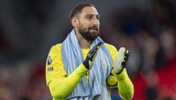 Donnarumma affronta i tifosi del Liverpool dopo gli insulti: la reazione del portiere è virale