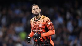 Manchester City-PSG, lezione di Luis Enrique a Donnarumma: Gigio para un rigore ma quanti errori. Maresca crolla