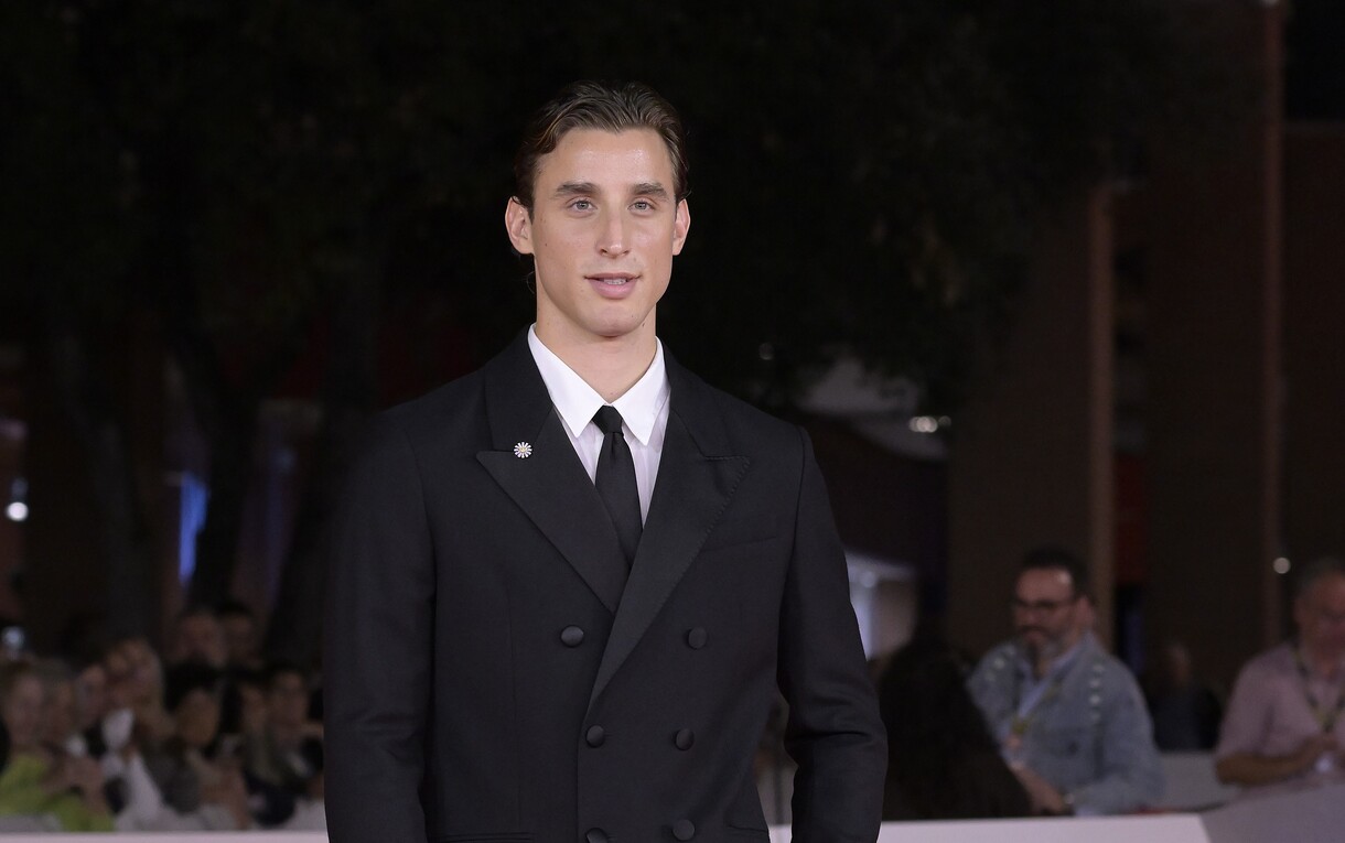 https://wips.plug.it/cips/sport.virgilio.it/cms/2026/10/edoardo-bove-docufilm.jpeg