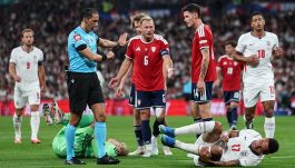 Inghilterra-R.Ceca, moviola: cosa fa Coufal dopo il ridicolo autogol, ovazione di Wembley nel finale, Kane leggenda