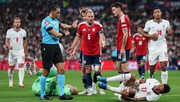 Inghilterra-R.Ceca, moviola: cosa fa Coufal dopo il ridicolo autogol, ovazione di Wembley nel finale, Kane leggenda