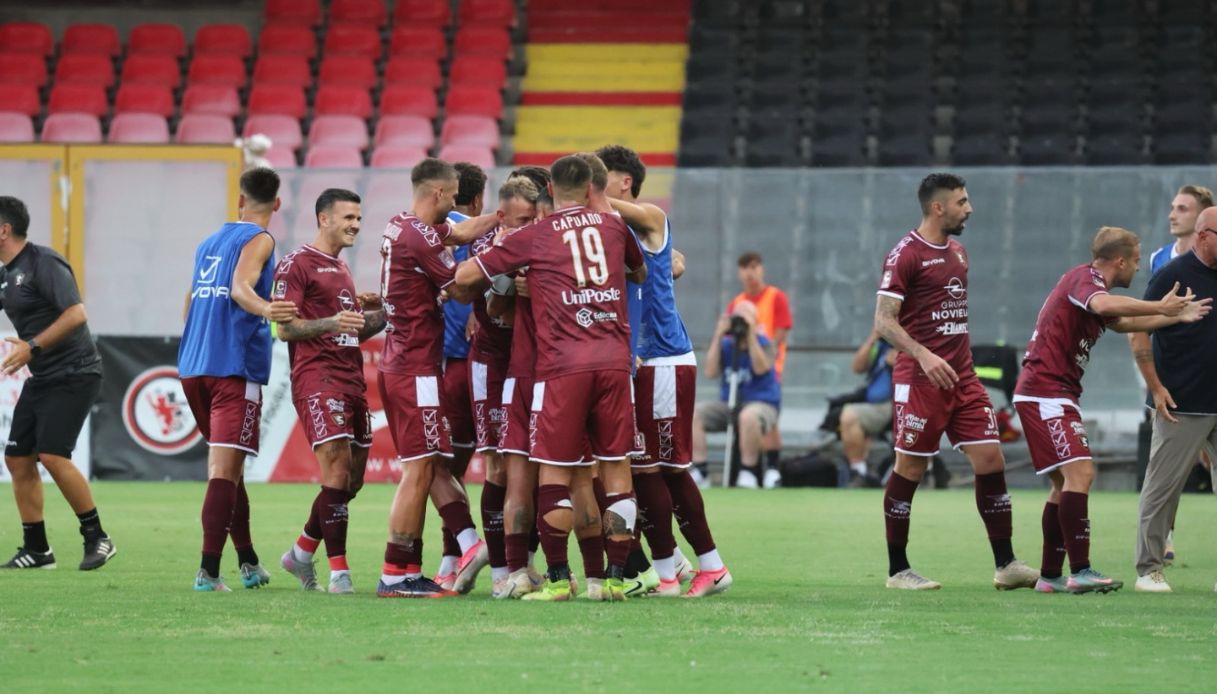 https://wips.plug.it/cips/sport.virgilio.it/cms/2026/10/esultanza-salernitana.jpg