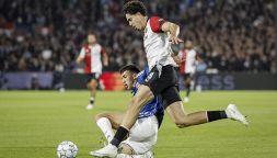 Feyenoord-Como, moviola: Fabregas doveva chiudere in 10, l’arbitro trova solo i gialli