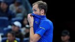 Follia di Medvedev a Pechino! Daniil sfotte Djokovic, poi colpisce un tifoso, lo acceca e si fa squalificare